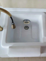 Foot bath, manicure, massage chair, spa sofa, surf lights, automatic water supply and discharge.